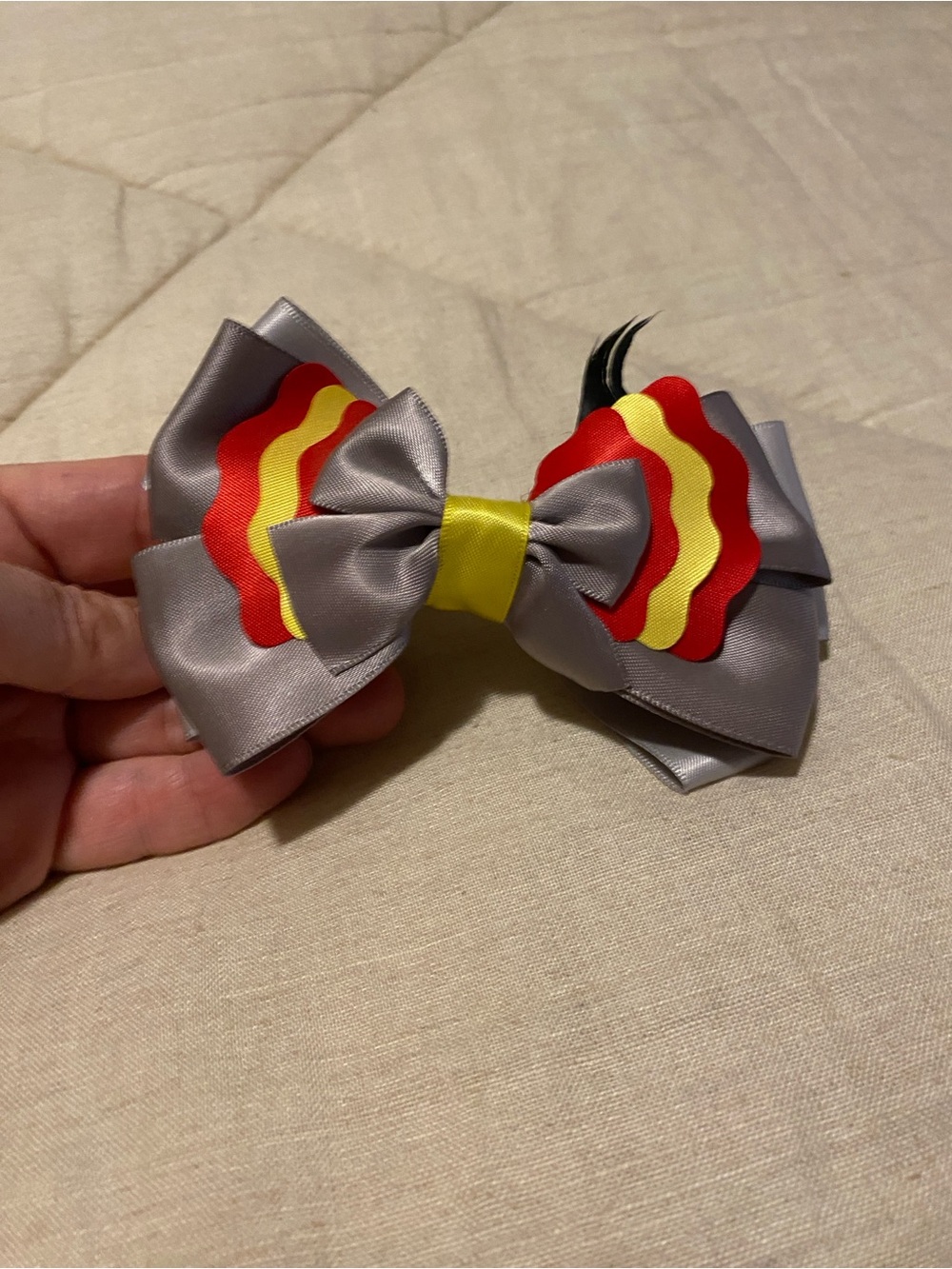 Disney Dumbo bow - Picture 1 of 3